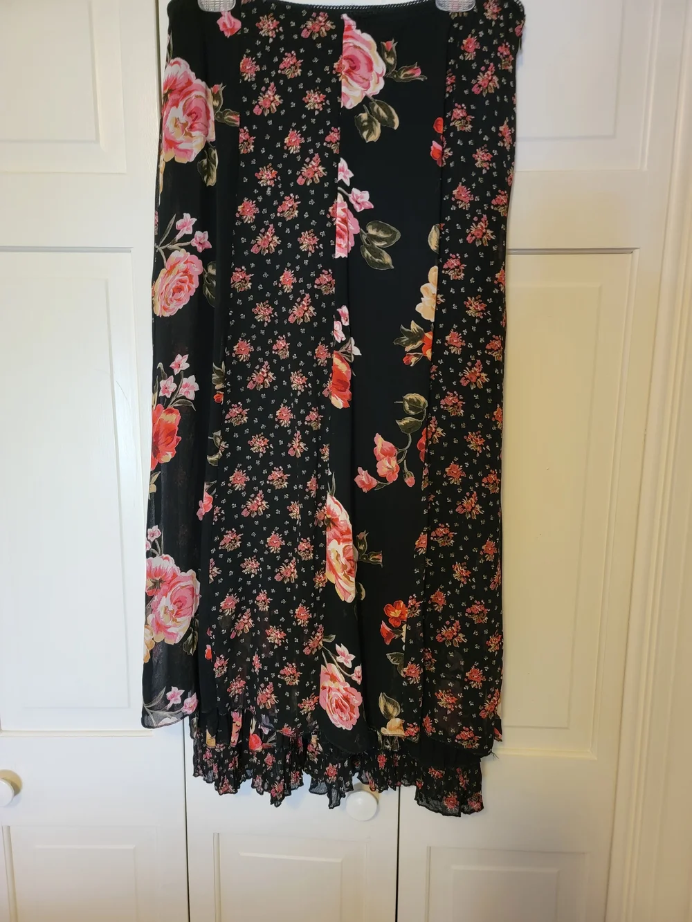 Boston Proper Black Skirt with Pink Rose Floral Print Size 8 EUC